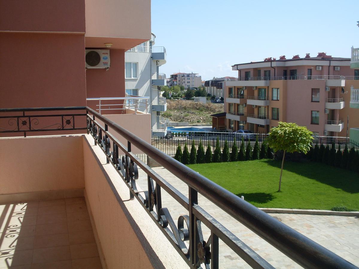 Femili Hotel Diveda Sveti Vlas Εξωτερικό φωτογραφία